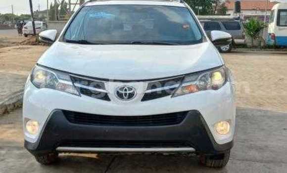 Buy Used Toyota RAV4 White Car in Accra in Greater Accra Buy Used Toyota RAV4 White Car in Accra in Greater Accra