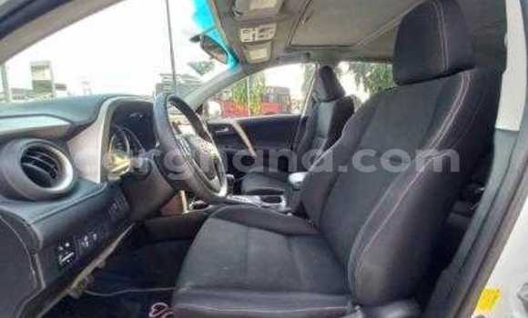 Sayi Na hannu Toyota RAV4 White Mota in Accra a Greater Accra Sayi Na hannu Toyota RAV4 White Mota in Accra a Greater Accra