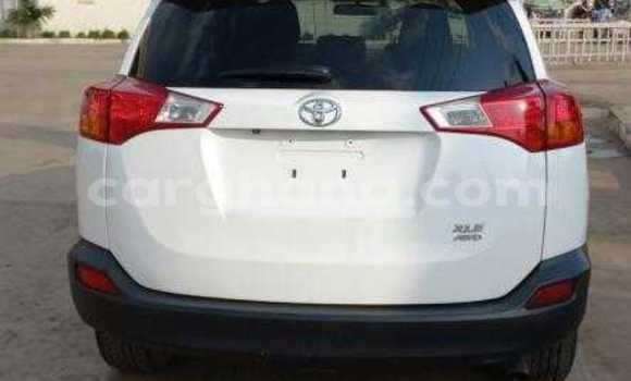 Sayi Na hannu Toyota RAV4 White Mota in Accra a Greater Accra Sayi Na hannu Toyota RAV4 White Mota in Accra a Greater Accra