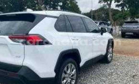 Buy Used Toyota RAV4 White Car in Accra in Greater Accra Buy Used Toyota RAV4 White Car in Accra in Greater Accra