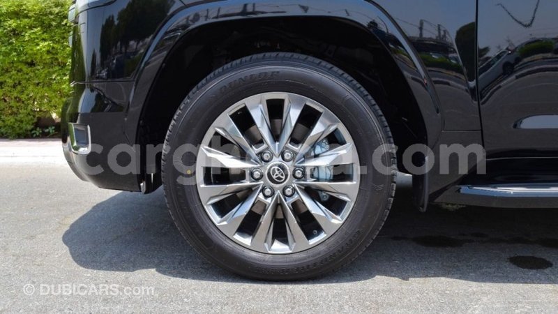 Big with watermark toyota land cruiser ashanti import dubai 42275