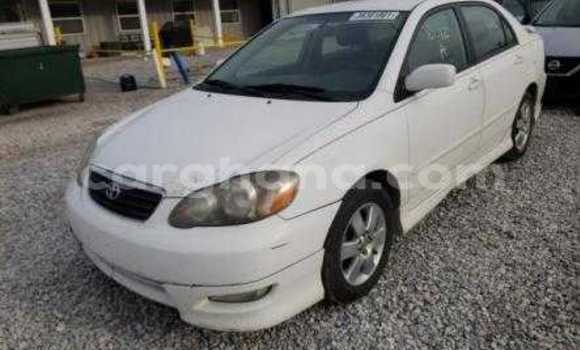 Ra Àlòkù Toyota Corolla funfun Ọkọ̀ in Accra ni Greater Accra Ra Àlòkù Toyota Corolla funfun Ọkọ̀ in Accra ni Greater Accra