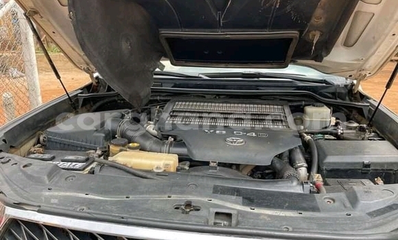 Ra Àlòkù Toyota Highlander funfun Ọkọ̀ in Accra ni Greater Accra Ra Àlòkù Toyota Highlander funfun Ọkọ̀ in Accra ni Greater Accra