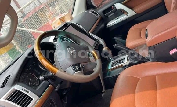 Ra Àlòkù Toyota Highlander funfun Ọkọ̀ in Accra ni Greater Accra Ra Àlòkù Toyota Highlander funfun Ọkọ̀ in Accra ni Greater Accra
