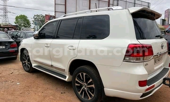 Ra Àlòkù Toyota Highlander funfun Ọkọ̀ in Accra ni Greater Accra Ra Àlòkù Toyota Highlander funfun Ọkọ̀ in Accra ni Greater Accra