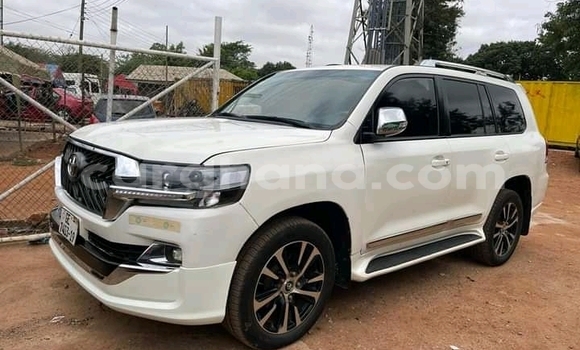 Ra Àlòkù Toyota Highlander funfun Ọkọ̀ in Accra ni Greater Accra Ra Àlòkù Toyota Highlander funfun Ọkọ̀ in Accra ni Greater Accra