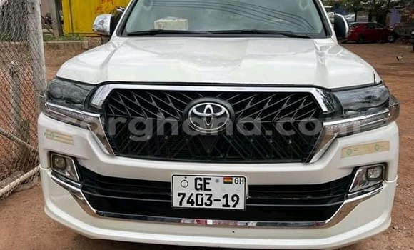 Ra Àlòkù Toyota Highlander funfun Ọkọ̀ in Accra ni Greater Accra Ra Àlòkù Toyota Highlander funfun Ọkọ̀ in Accra ni Greater Accra