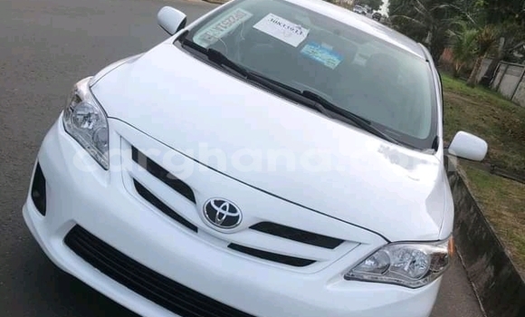 Ra Àlòkù Toyota Corolla funfun Ọkọ̀ in Accra ni Greater Accra