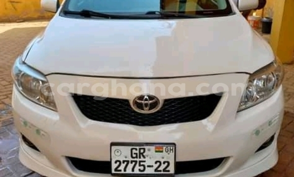 Sayi Na hannu Toyota Corolla White Mota in Accra a Greater Accra