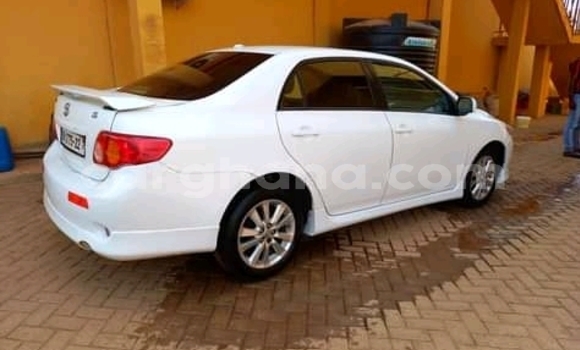 Sayi Na hannu Toyota Corolla White Mota in Accra a Greater Accra Sayi Na hannu Toyota Corolla White Mota in Accra a Greater Accra