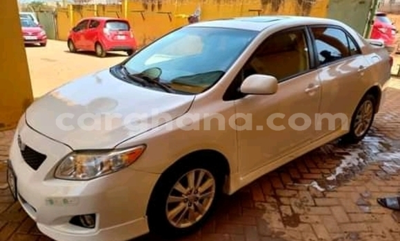 Sayi Na hannu Toyota Corolla White Mota in Accra a Greater Accra Sayi Na hannu Toyota Corolla White Mota in Accra a Greater Accra