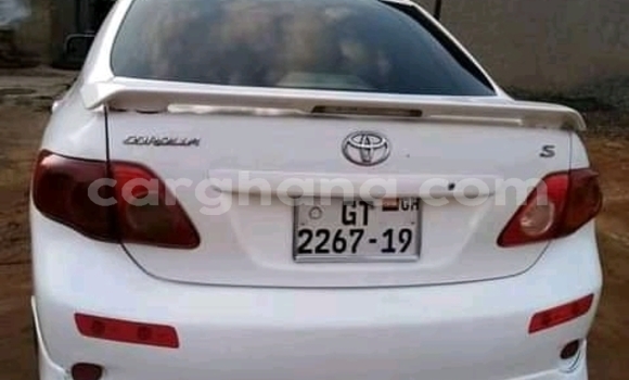Sayi Na hannu Toyota Corolla White Mota in Accra a Greater Accra Sayi Na hannu Toyota Corolla White Mota in Accra a Greater Accra