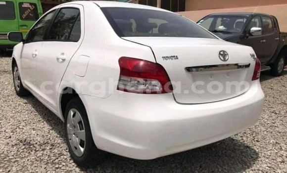 Sayi Na hannu Toyota Yaris White Mota in Accra a Greater Accra Sayi Na hannu Toyota Yaris White Mota in Accra a Greater Accra