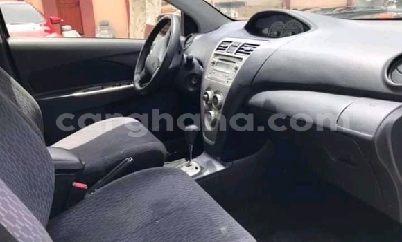 Sayi Na hannu Toyota Yaris White Mota in Accra a Greater Accra Sayi Na hannu Toyota Yaris White Mota in Accra a Greater Accra