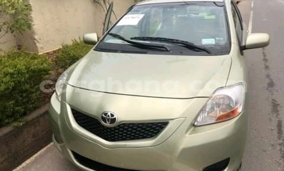 Sayi Na hannu Toyota Yaris Brown Mota in Accra a Greater Accra