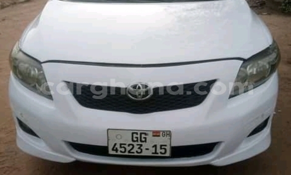 Ra Àlòkù Toyota Corolla funfun Ọkọ̀ in Accra ni Greater Accra