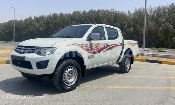 Sayi Imported Mitsubishi L200 White Mota in Import - Dubai a Ashanti Sayi Imported Mitsubishi L200 White Mota in Import - Dubai a Ashanti