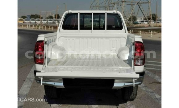 Buy Import Toyota Hilux White Car in Import - Dubai in Ashanti Buy Import Toyota Hilux White Car in Import - Dubai in Ashanti