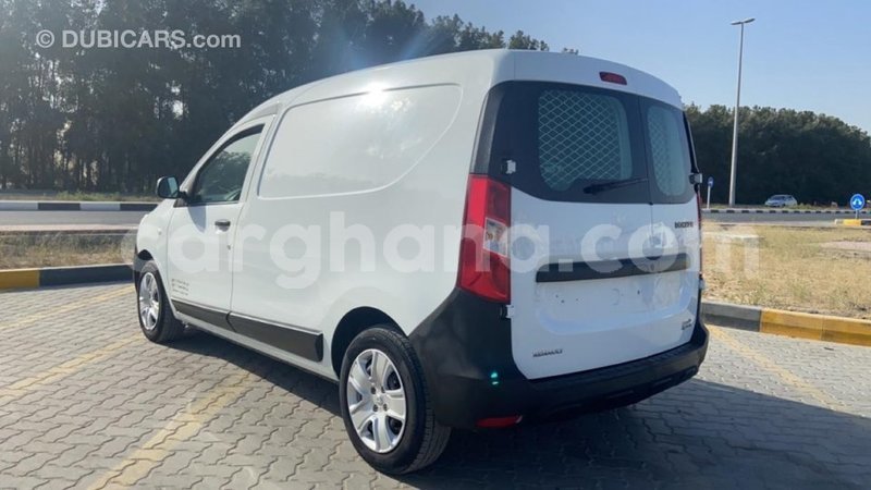 Big with watermark renault 19 ashanti import dubai 42350