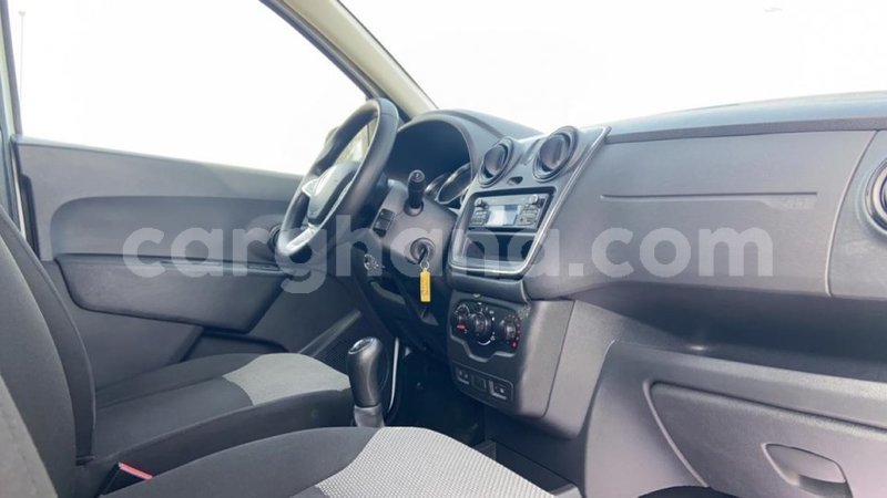 Big with watermark renault 19 ashanti import dubai 42352