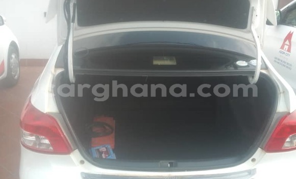 Ra Àlòkù Toyota Belta funfun Ọkọ̀ in Accra ni Greater Accra Ra Àlòkù Toyota Belta funfun Ọkọ̀ in Accra ni Greater Accra