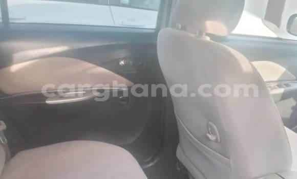 Ra Àlòkù Toyota Belta funfun Ọkọ̀ in Accra ni Greater Accra Ra Àlòkù Toyota Belta funfun Ọkọ̀ in Accra ni Greater Accra