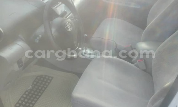 Ra Àlòkù Toyota Belta funfun Ọkọ̀ in Accra ni Greater Accra Ra Àlòkù Toyota Belta funfun Ọkọ̀ in Accra ni Greater Accra