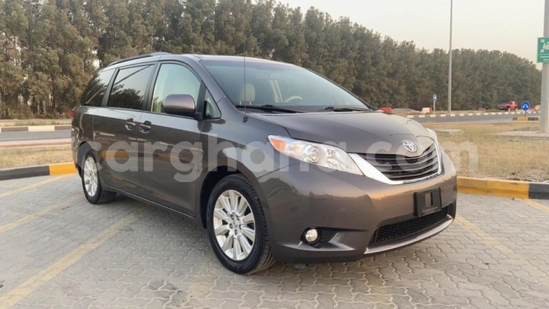 Big with watermark toyota sienna ashanti import dubai 42366