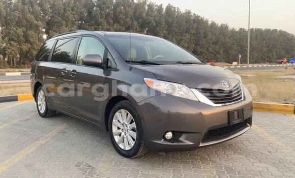 Ra Imported Toyota Sienna Brown Ọkọ̀ in Import - Dubai ni Ashanti Ra Imported Toyota Sienna Brown Ọkọ̀ in Import - Dubai ni Ashanti