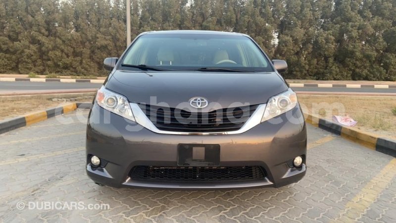 Big with watermark toyota sienna ashanti import dubai 42366