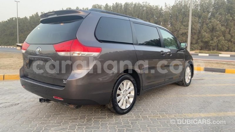 Big with watermark toyota sienna ashanti import dubai 42366