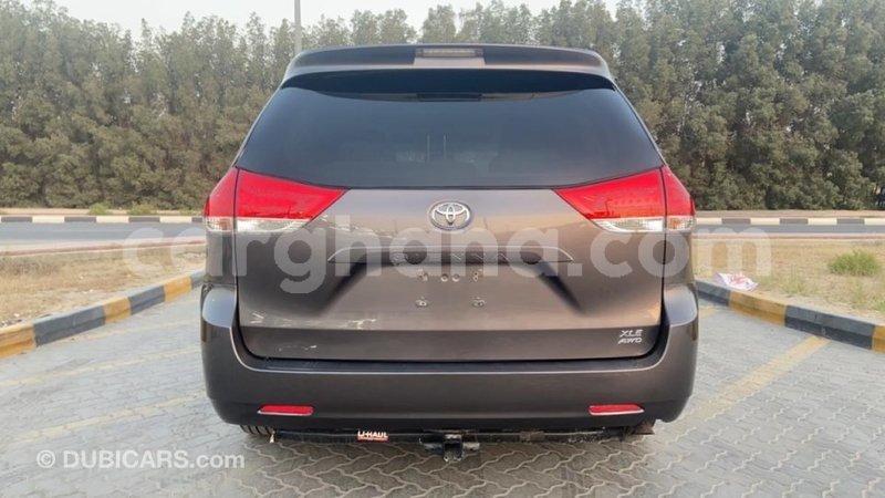 Big with watermark toyota sienna ashanti import dubai 42366