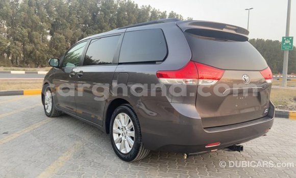 Ra Imported Toyota Sienna Brown Ọkọ̀ in Import - Dubai ni Ashanti Ra Imported Toyota Sienna Brown Ọkọ̀ in Import - Dubai ni Ashanti