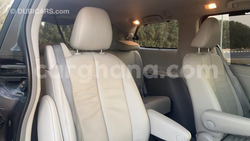 Big with watermark toyota sienna ashanti import dubai 42366