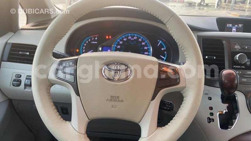 Big with watermark toyota sienna ashanti import dubai 42366