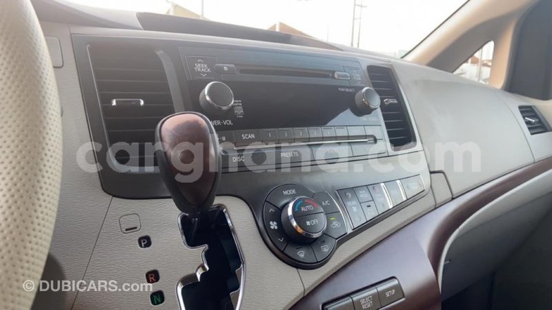 Big with watermark toyota sienna ashanti import dubai 42366