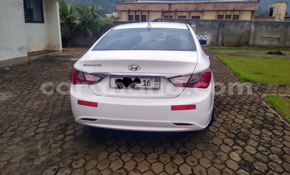 Sayi Na hannu Hyundai Sonata White Mota in Nkawkaw a Gabas Sayi Na hannu Hyundai Sonata White Mota in Nkawkaw a Gabas