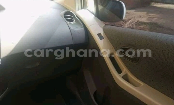 Sayi Na hannu Toyota Yaris White Mota in Accra a Greater Accra Sayi Na hannu Toyota Yaris White Mota in Accra a Greater Accra