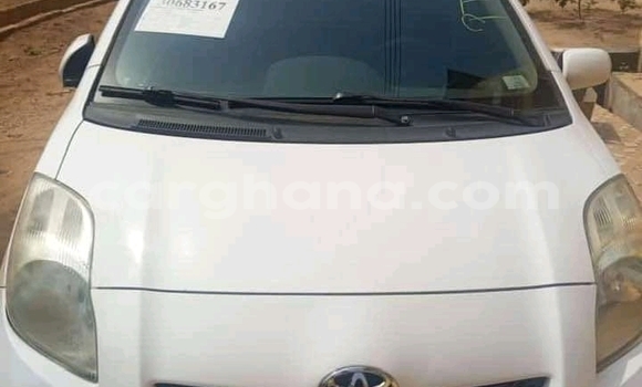 Sayi Na hannu Toyota Yaris White Mota in Accra a Greater Accra Sayi Na hannu Toyota Yaris White Mota in Accra a Greater Accra