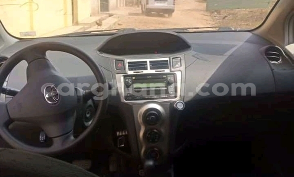 Sayi Na hannu Toyota Yaris White Mota in Accra a Greater Accra Sayi Na hannu Toyota Yaris White Mota in Accra a Greater Accra