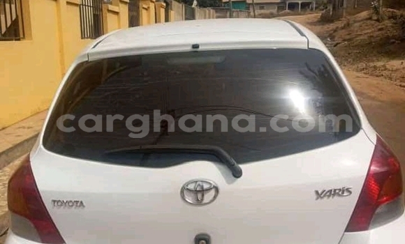 Sayi Na hannu Toyota Yaris White Mota in Accra a Greater Accra Sayi Na hannu Toyota Yaris White Mota in Accra a Greater Accra
