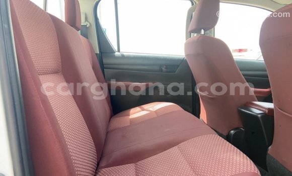 Ra Imported Toyota Hilux funfun Ọkọ̀ in Import - Dubai ni Ashanti Ra Imported Toyota Hilux funfun Ọkọ̀ in Import - Dubai ni Ashanti
