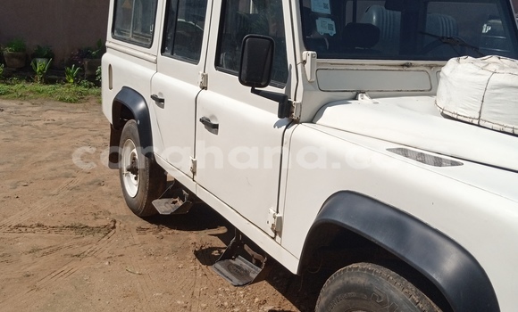 Sayi Na hannu Land Rover Defender White Mota in Accra a Greater Accra Sayi Na hannu Land Rover Defender White Mota in Accra a Greater Accra