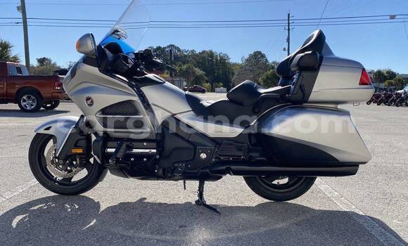 Buy Used Honda GOLD WING Silver Bike in Accra in Greater Accra Buy Used Honda GOLD WING Silver Bike in Accra in Greater Accra