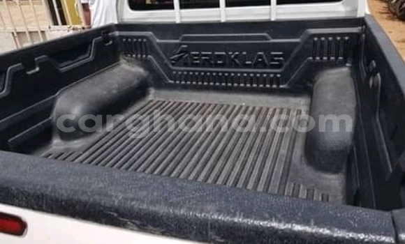 Sayi Na hannu Toyota Hilux White Mota in Accra a Greater Accra Sayi Na hannu Toyota Hilux White Mota in Accra a Greater Accra