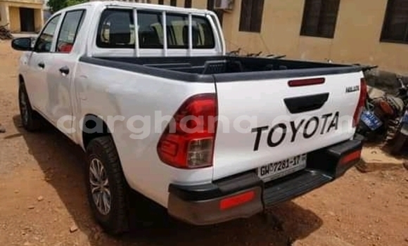 Sayi Na hannu Toyota Hilux White Mota in Accra a Greater Accra Sayi Na hannu Toyota Hilux White Mota in Accra a Greater Accra