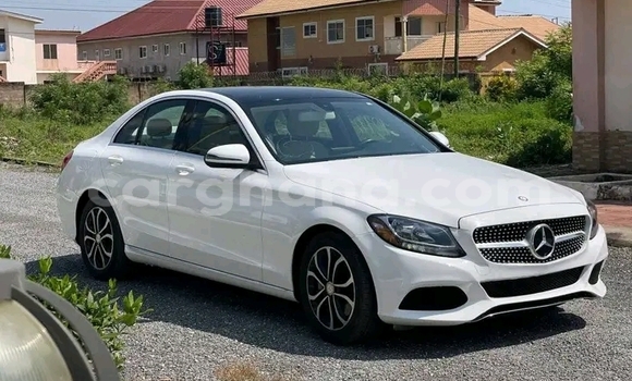 Sayi Na hannu Mercedes‒Benz 300CD White Mota in Accra a Greater Accra