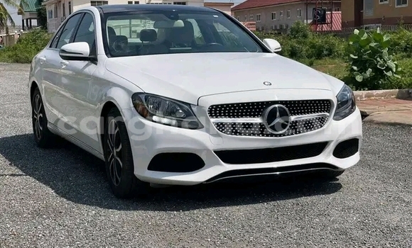 Buy Used Mercedes‒Benz 300CD White Car in Accra in Greater Accra Buy Used Mercedes‒Benz 300CD White Car in Accra in Greater Accra