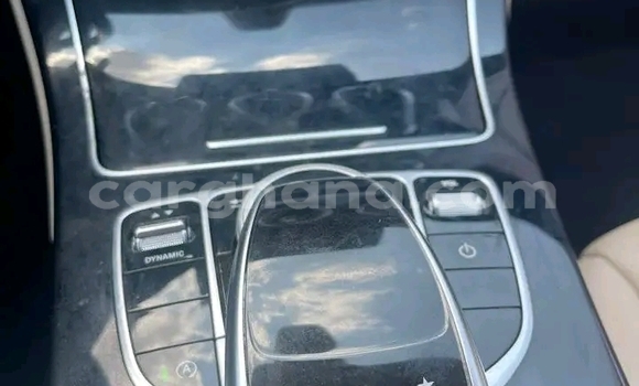 Buy Used Mercedes‒Benz 300CD White Car in Accra in Greater Accra Buy Used Mercedes‒Benz 300CD White Car in Accra in Greater Accra