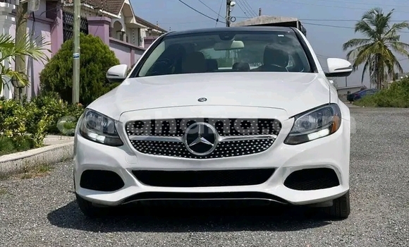Buy Used Mercedes‒Benz 300CD White Car in Accra in Greater Accra Buy Used Mercedes‒Benz 300CD White Car in Accra in Greater Accra